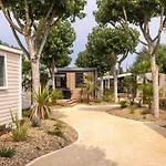 Kemp Mobil-home A Avec Terrasse - Api-1-52-960 Saint-Jean-de-Monts